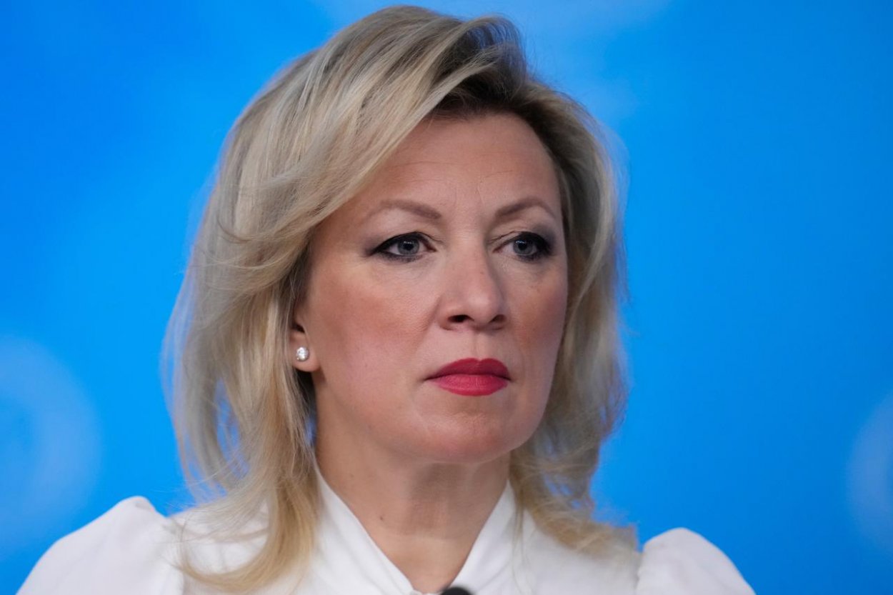 Nové dodávky zbraní Ukrajine môžu zhoršiť vzťahy Ruska s USA a Tureckom, vyhlásila Zacharovová