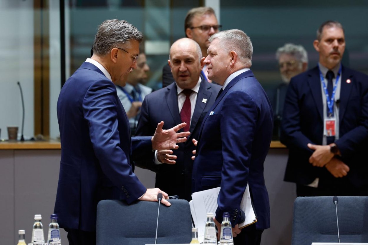 Fico predčasne odišiel zo samitu Európskej únie, odcestoval do Srbska podporiť Vučiča