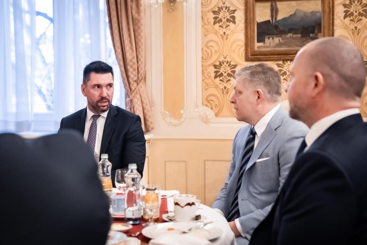 Fórum vyzýva Takáča a Šutaja Eštoka, aby zabezpečili informácie ohľadom slintačky a krívačky aj v maďarskom jazyku