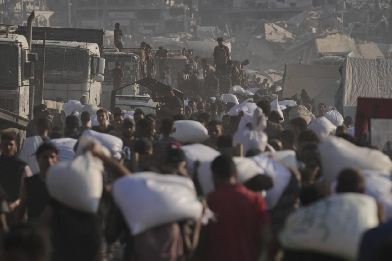 Kamióny s humanitárnou pomocou začali smerovať z Egypta k Pásmu Gazy