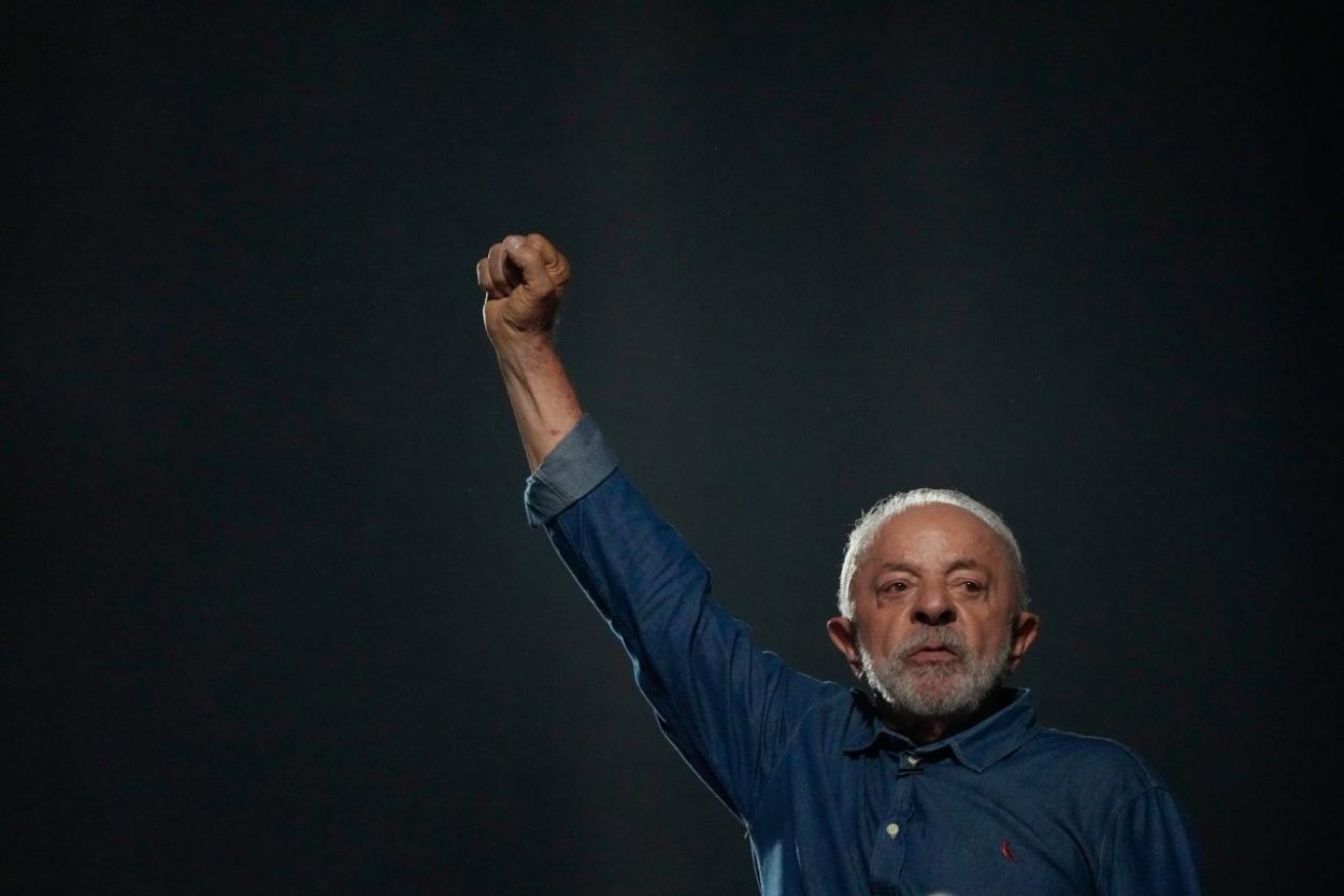 Brazília: Lula obhájil prezidentský úrad, jeho súper Bolsonaro žiada zrušenie volieb