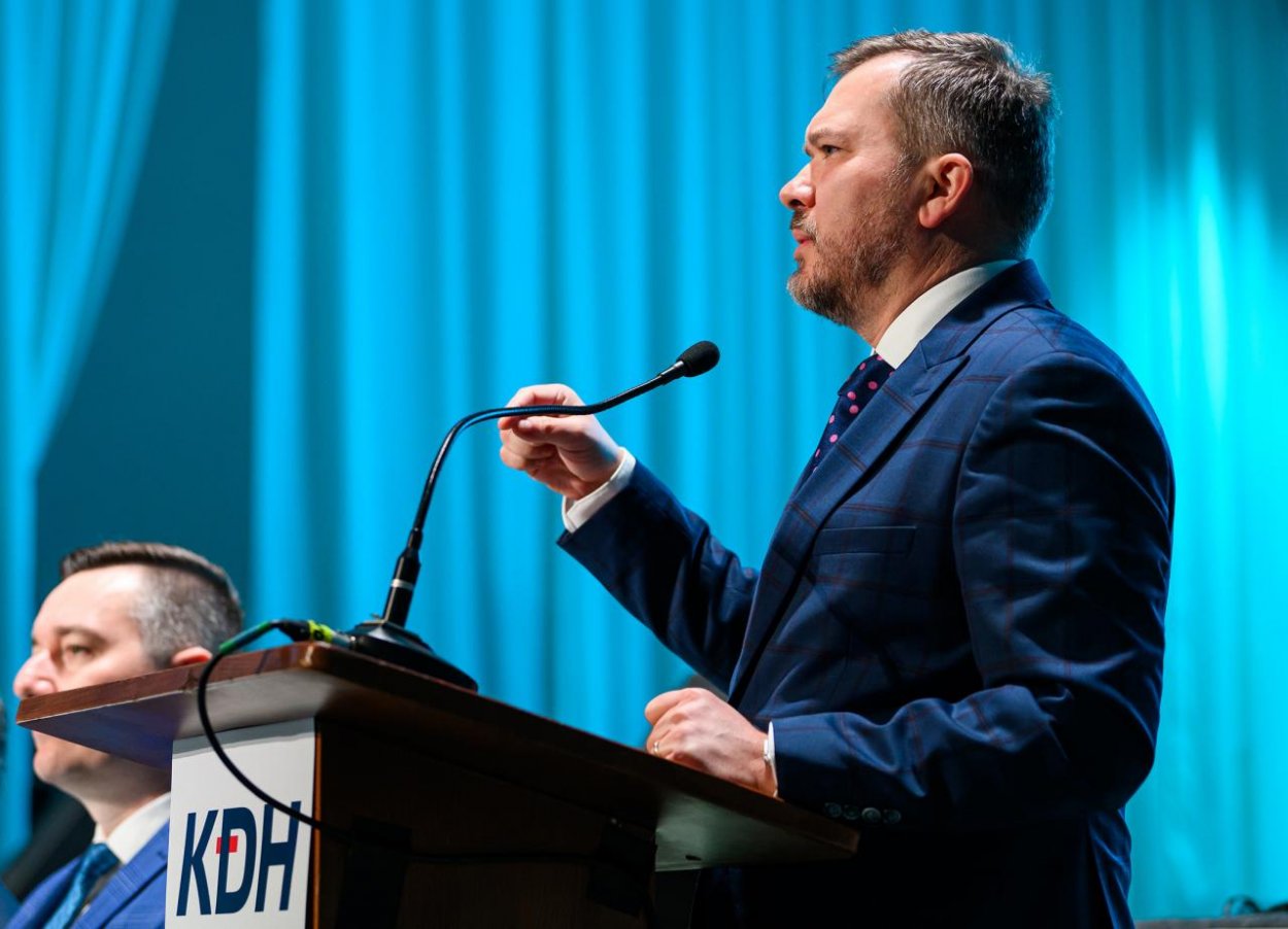 Karas: Smer aj PS robia detskú, infantilnú politiku