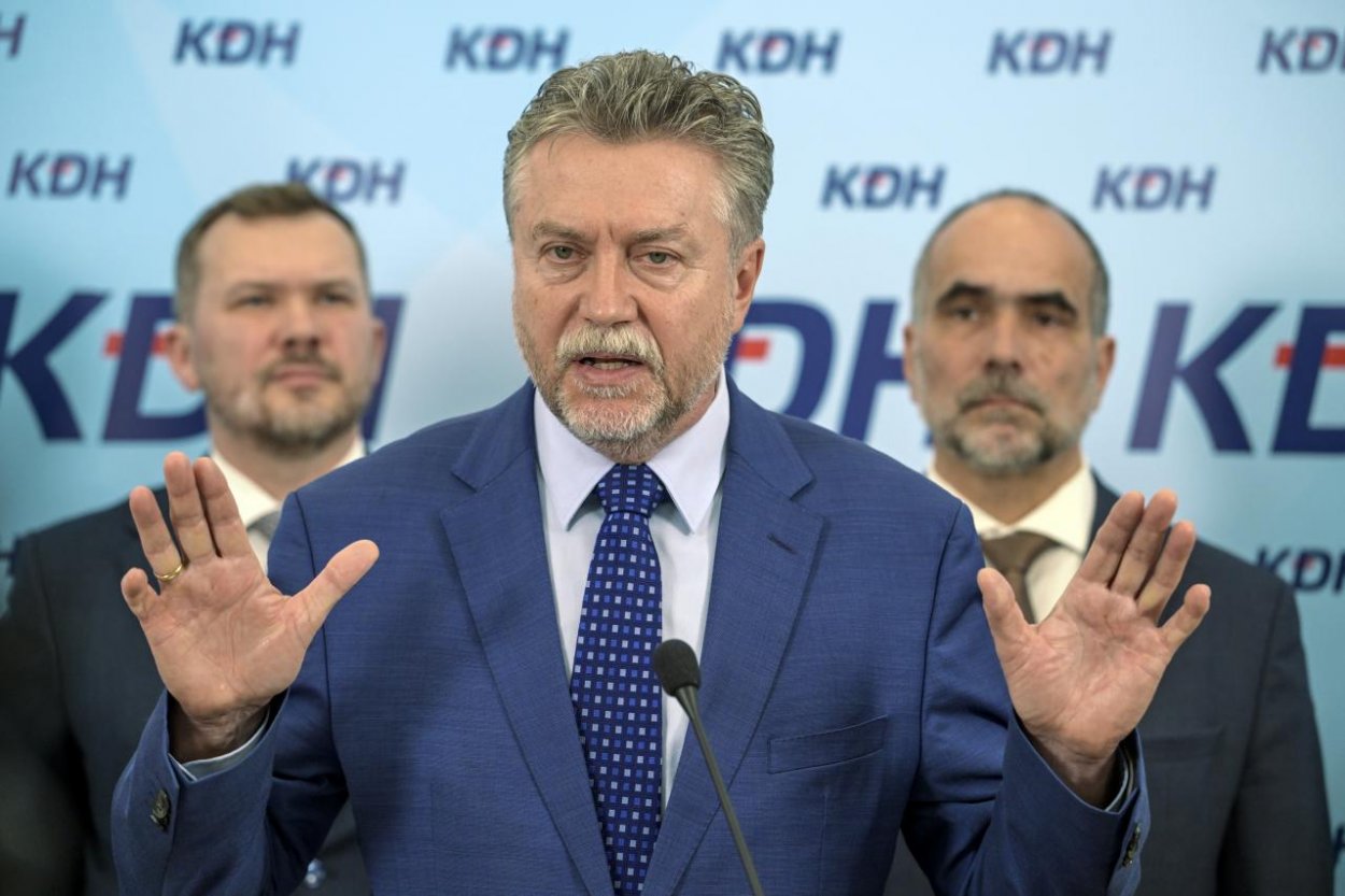 Uznesenie o protiruských sankciách je podľa J. Hajka obrovská hanba