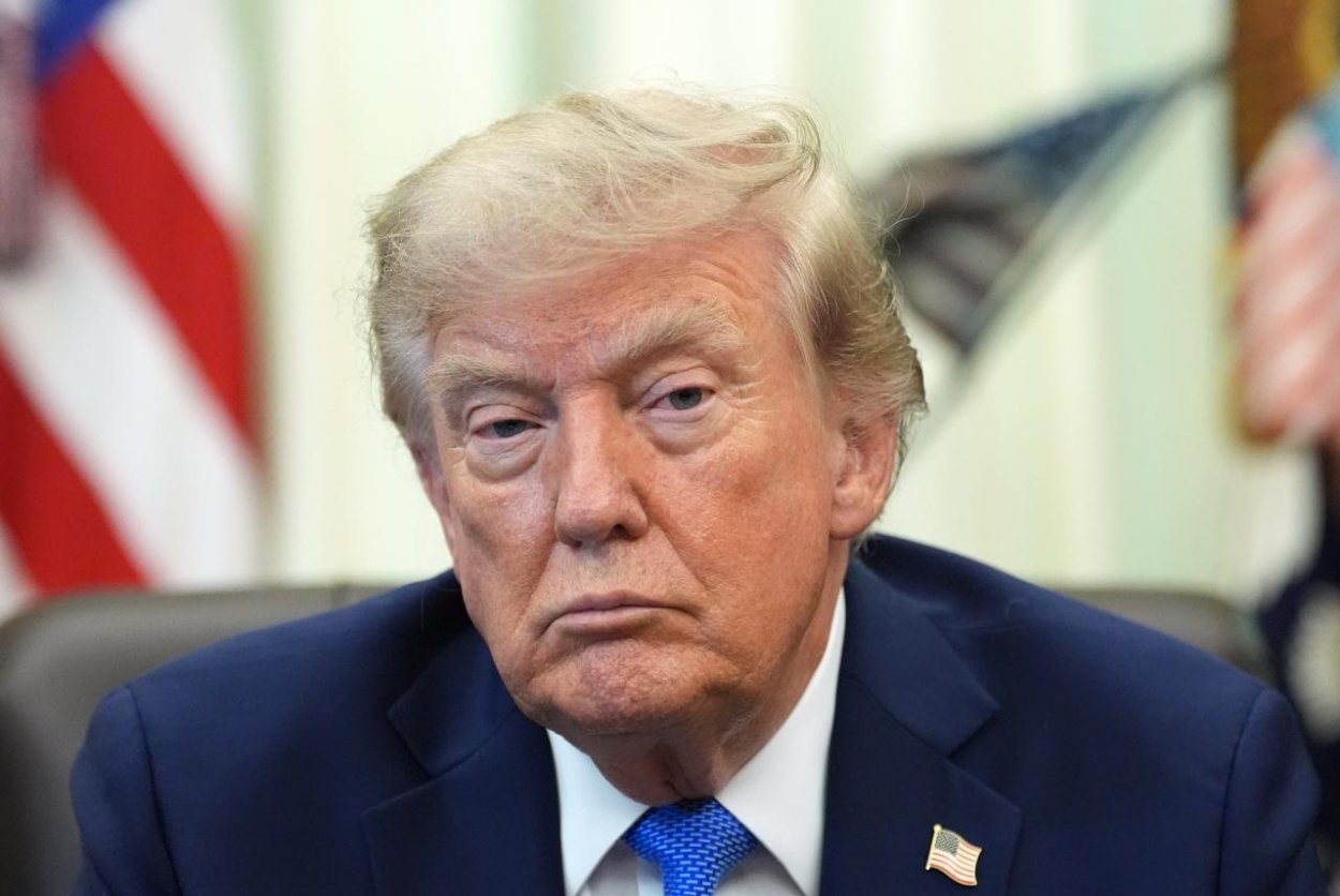 Trump žaluje banku za zrušenie účtov. Tá teraz prehovorila o praní špinavých peňazí