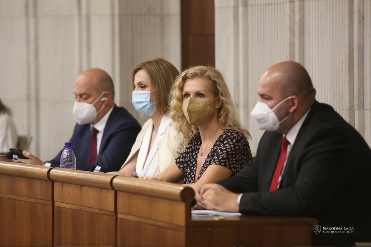 Peter Pčolinský bude hlasovať za odvolanie Romana Mikulca 