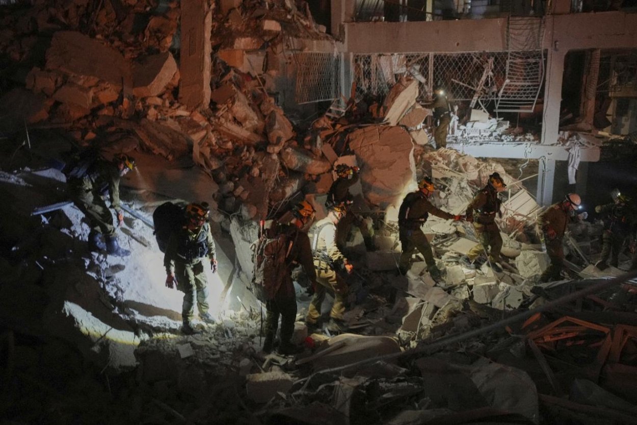 Húsíovia vypálili rakety na Izrael pri útokoch „koordinovaných“ s Iránom