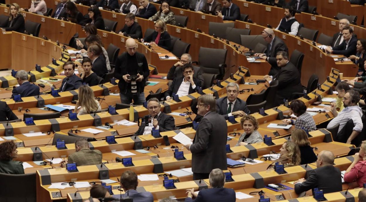 Šéf poľského Senátu varoval vládu, aby sa prestala vyhrážať vetovaním rozpočtu Európskej únie