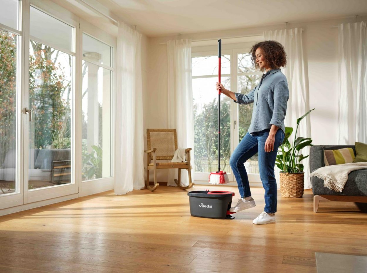 Plavte sa s vlajkovou loďou Vileda na vlne navoňaných podlahových krytín