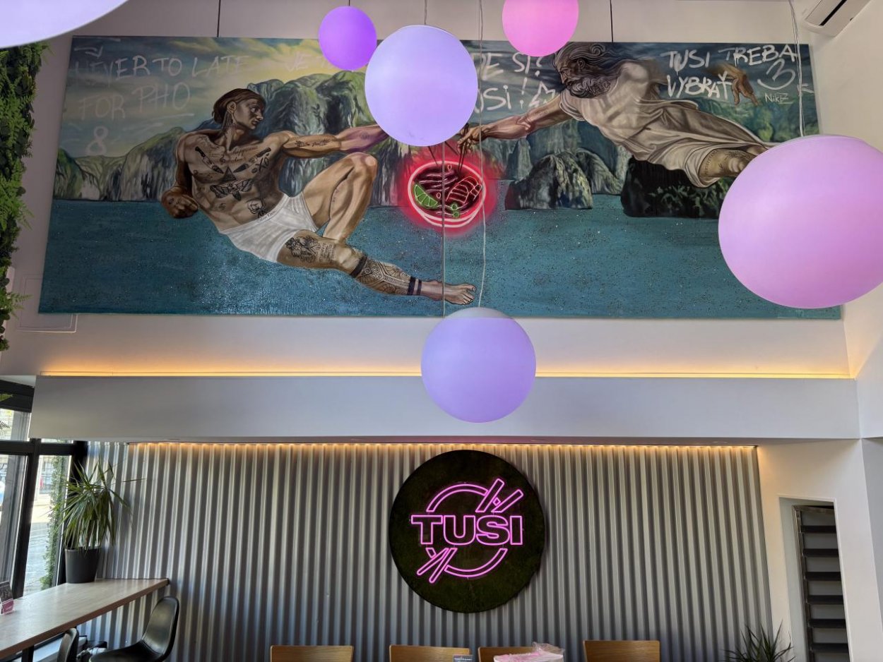 Strihanie jedla nožnicami aj 20-hodinový vývar: Na Špitálskej vyrástol vietnamský unikát, ktorý po 16:00 mení pravidlá