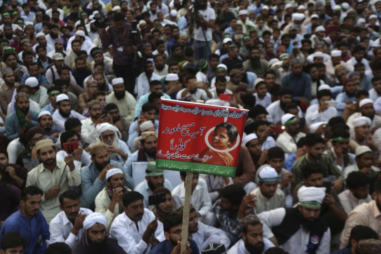 Kresťanka Asia Bibi je nevinná. Pakistanský najvyšší súd ju po ôsmich rokoch väzenia oslobodil