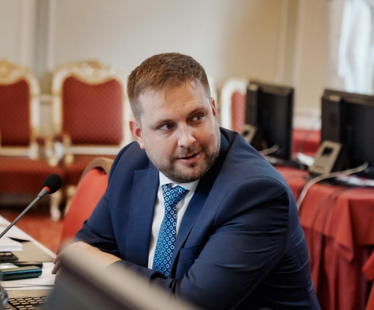 Šaško tvrdí, že tender na záchranky bol zrušený zákonným spôsobom