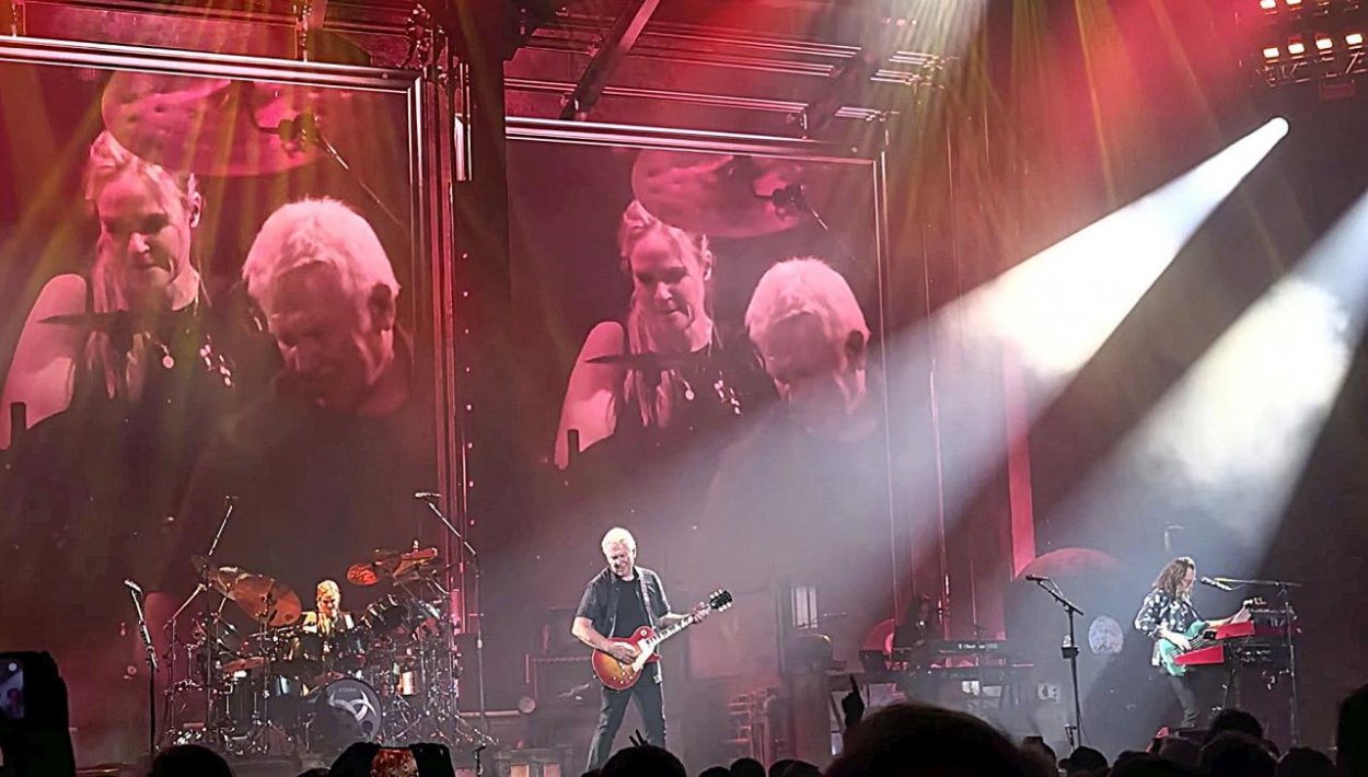 Anika Nilles zahrala prvý koncert s Rush. Internety explodovali