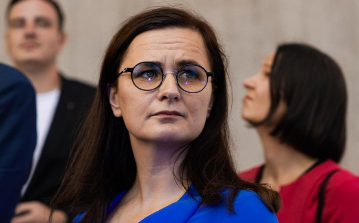 Ministri súčasnej vlády evidentne prihrávajú verejné zdroje svojim ľuďom