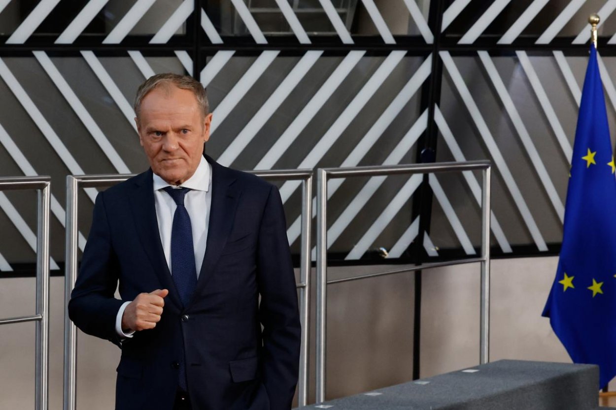 Tusk: PiS a Nawrocký chcú zatiahnuť Poľsko do vojny na Blízkom Východe