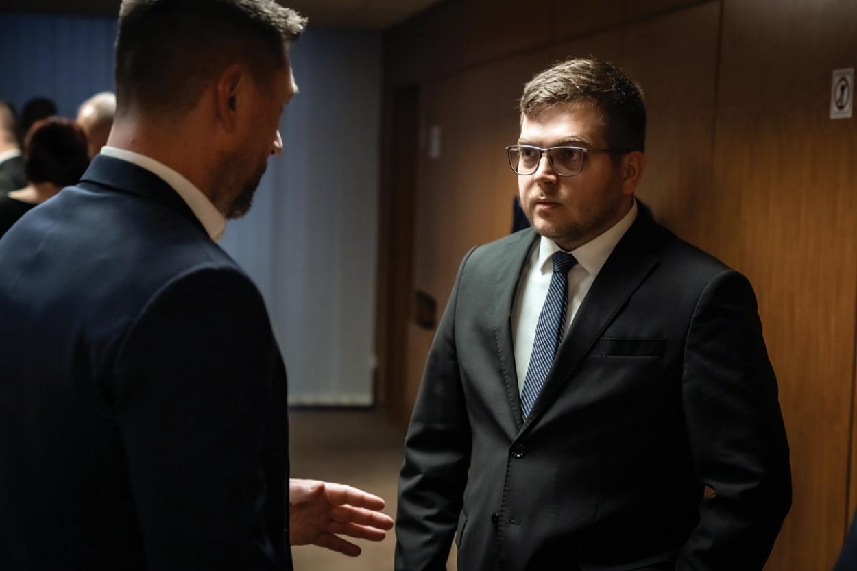 Igor Melicher chce „ruskú“ Ukrajinu, Milan Uhrík zas blokuje rezolúcie EP