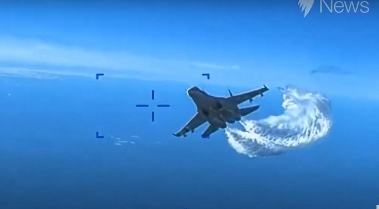 USA zverejnili video z incidentu medzi ruskou stíhačkou a dronom