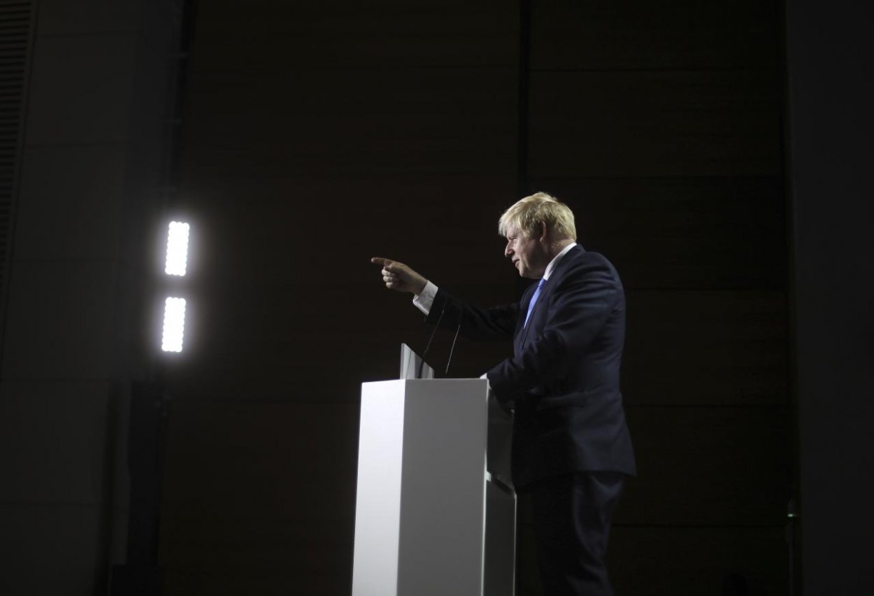 Kráľovná schválila prerušenie schôdze parlamentu navrhnuté premiérom 