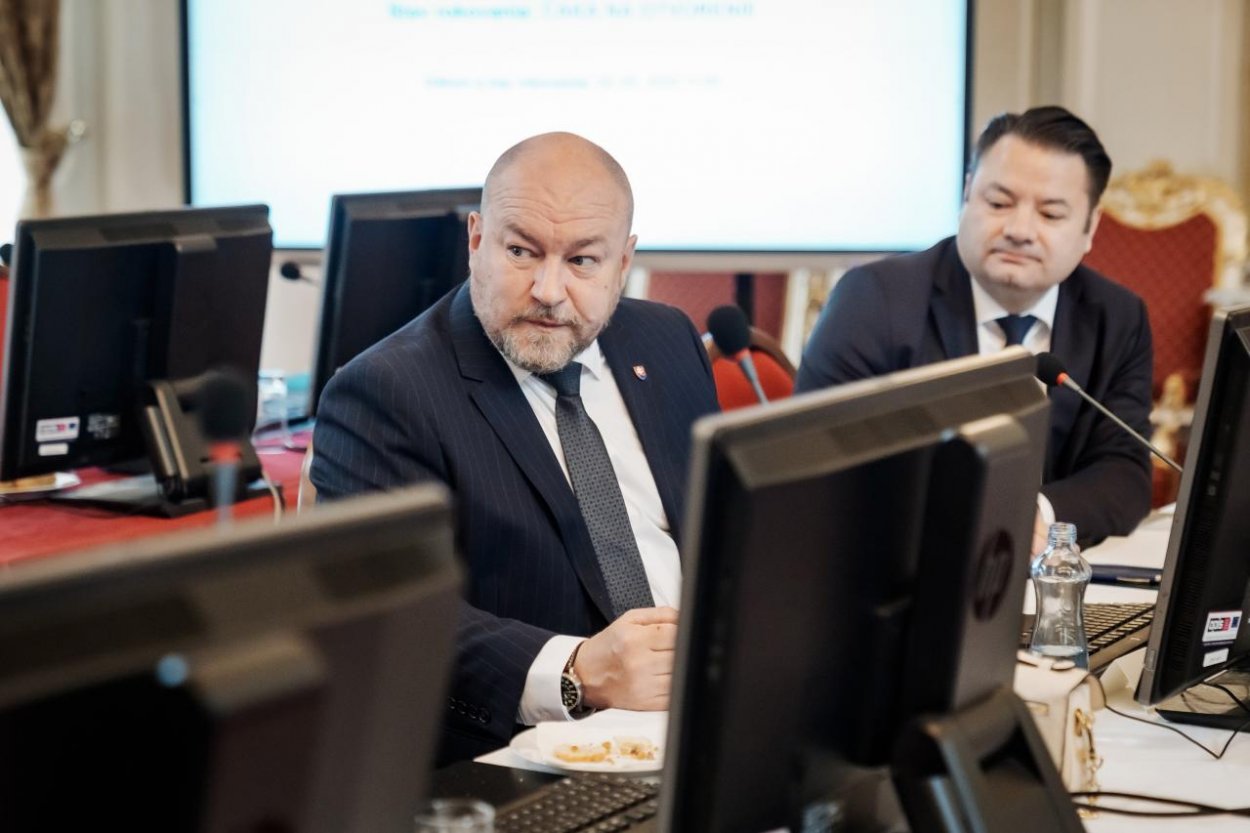 Je čas konečne urobiť poriadok. Huliak vyslal kontrolóra na SZĽH, hospodárenie je tam vraj pochybné