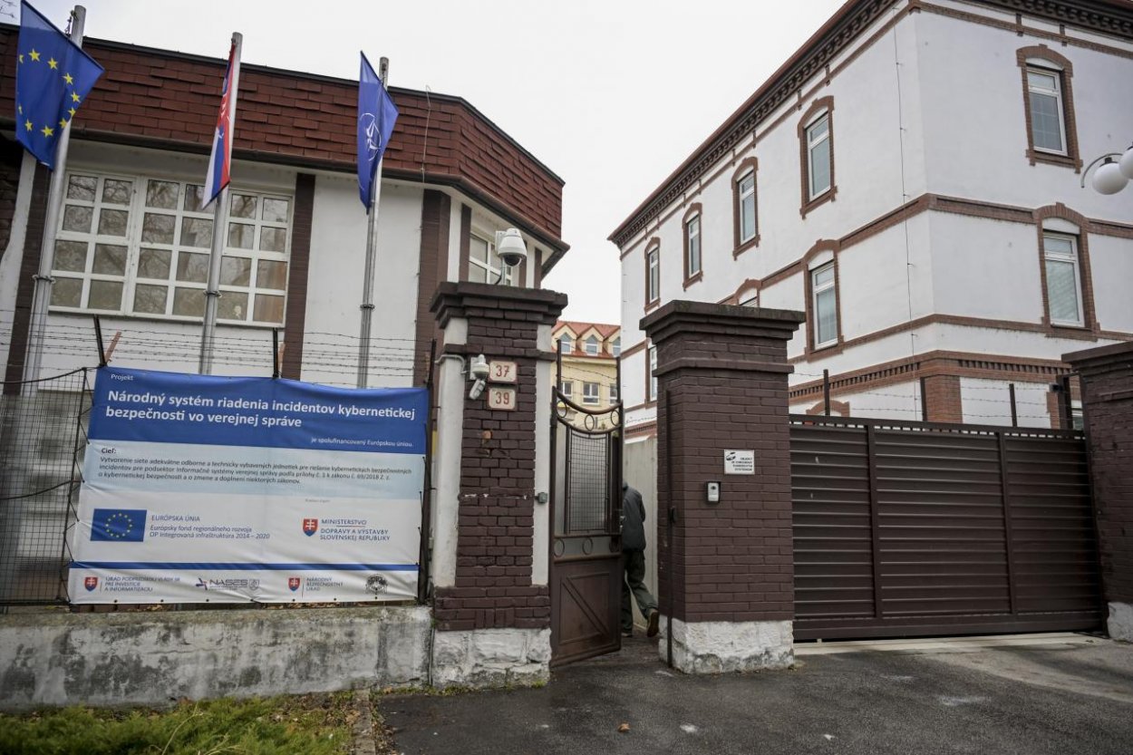 Politológ: Nečinnosť SIS pri organizácii Brat za brata je zarážajúca