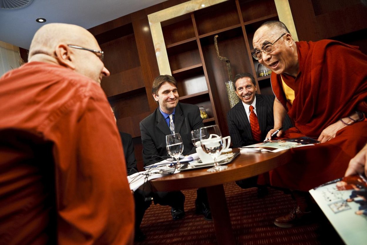 Veľa šťastných životov, dalajláma!