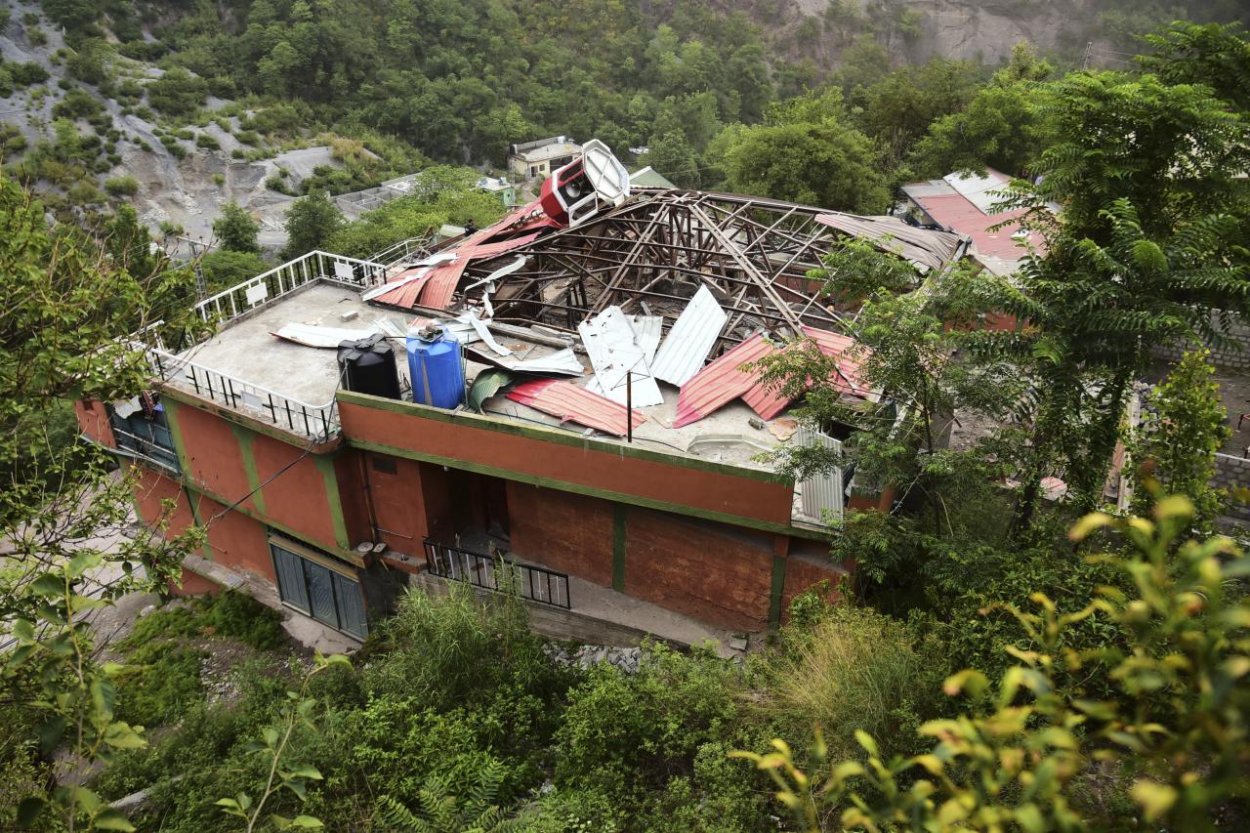 Pri indických útokoch v Pakistane zahynulo 26 ľudí, India hlási osem obetí