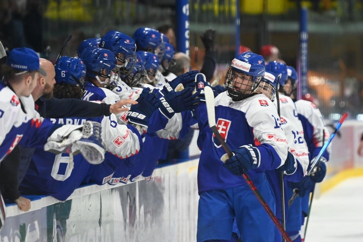Slovenskí hokejisti do 18 rokov postúpili do elitnej kategórie majstrovstiev sveta 