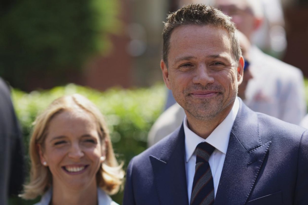 Poľské prezidenstké voľby vyhral podľa exitpollov Rafal Trzaskowski