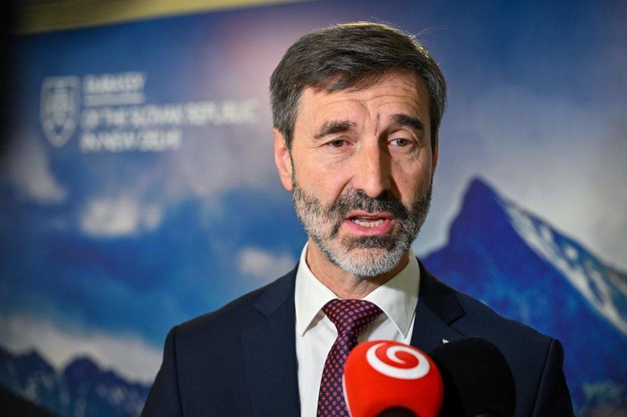 Podľa Blanára sankcie voči Rusku nepomáhajú riešiť vojnu. Tvrdí, že Ukrajine budeme naďalej pomáhať