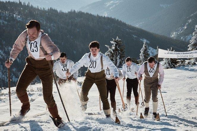 Film Poslední závod: Lyžiarske preteky, v ktorých sa bojovalo o život