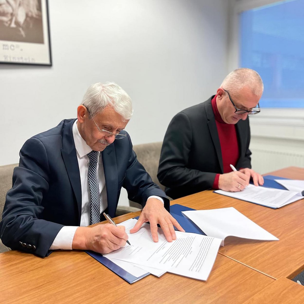 Miroslav Kollár podpísal s Mikulášom Dzurindom memorandum o spolupráci