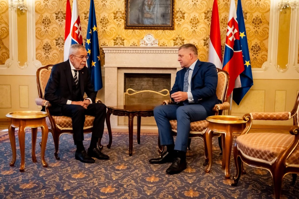 Fico rokoval s rakúskym prezidentom Van der Bellenom o ekonomike aj Ficovej ceste do Moskvy