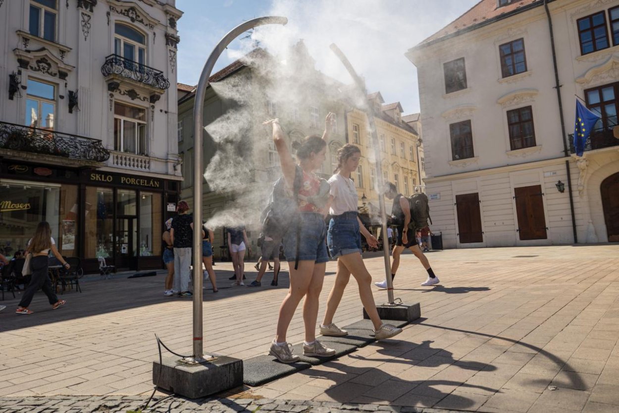Na takmer celom Slovensku platia výstrahy pred horúčavami