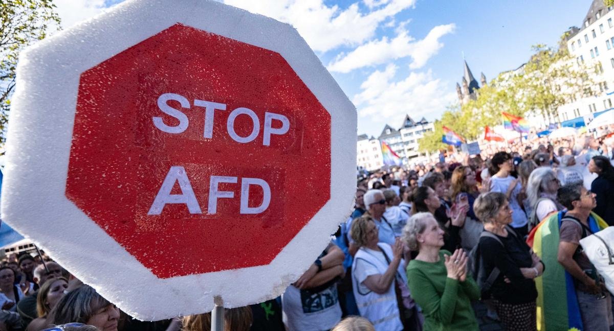 V Düsseldorfe protestovalo proti pravicovému extrémizmu 20-tisíc ľudí