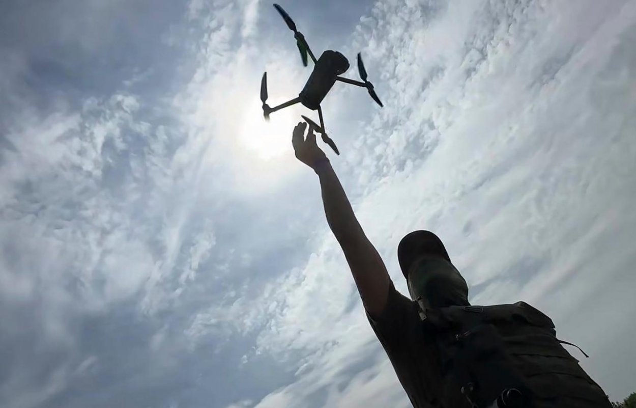 Nad vojenskými objektmi v ČR lietajú cudzie drony, potvrdila armáda