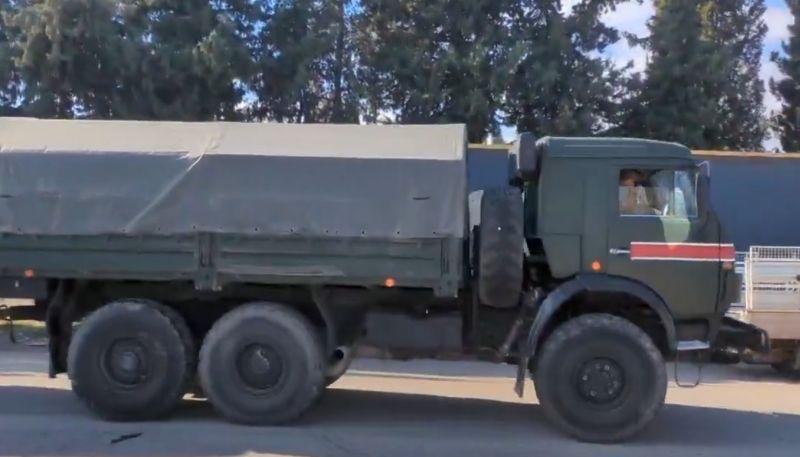 Rusi vo veľkom utekajú zo Sýrie, povstalci sa im posmievajú