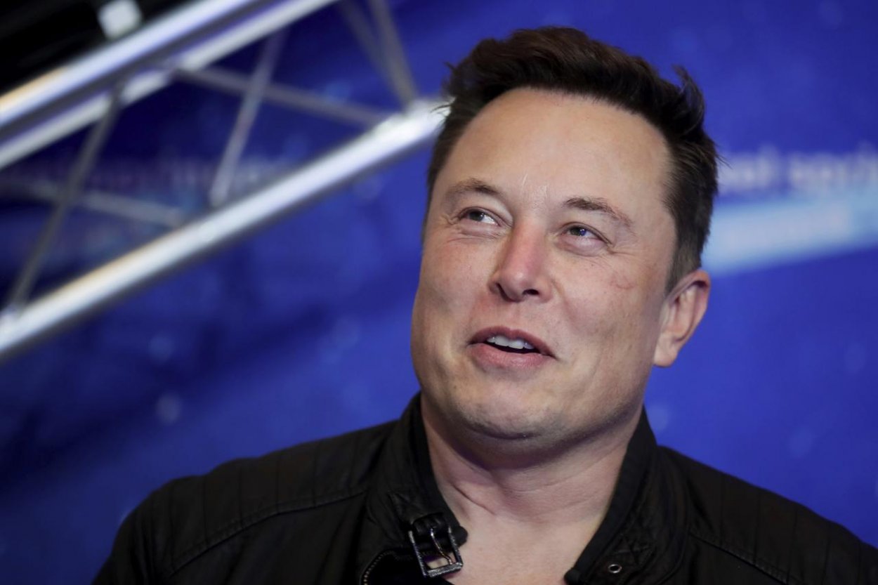 Elon Musk odmieta tvrdenia, že sa z vesmíru snaží vytlačiť konkurentov