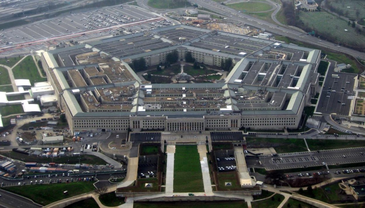 Pentagon potvrdil pozastavenie vojenskej pomoci Ukrajine, kritizujú to republikáni aj demokrati