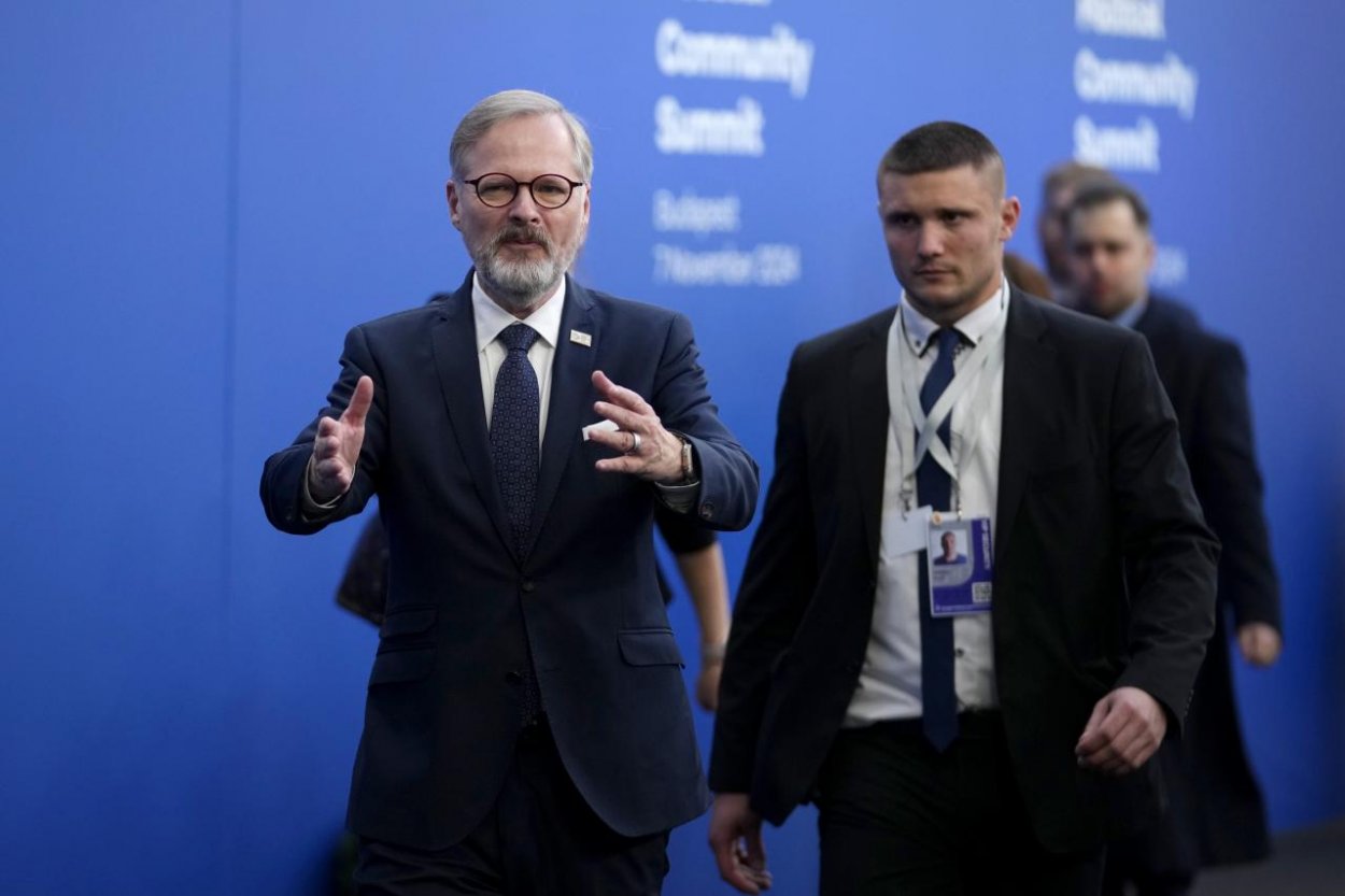 Fiala sa v pondelok stretol s Ficom, ohradil sa proti jeho výrokom o zasahovaní