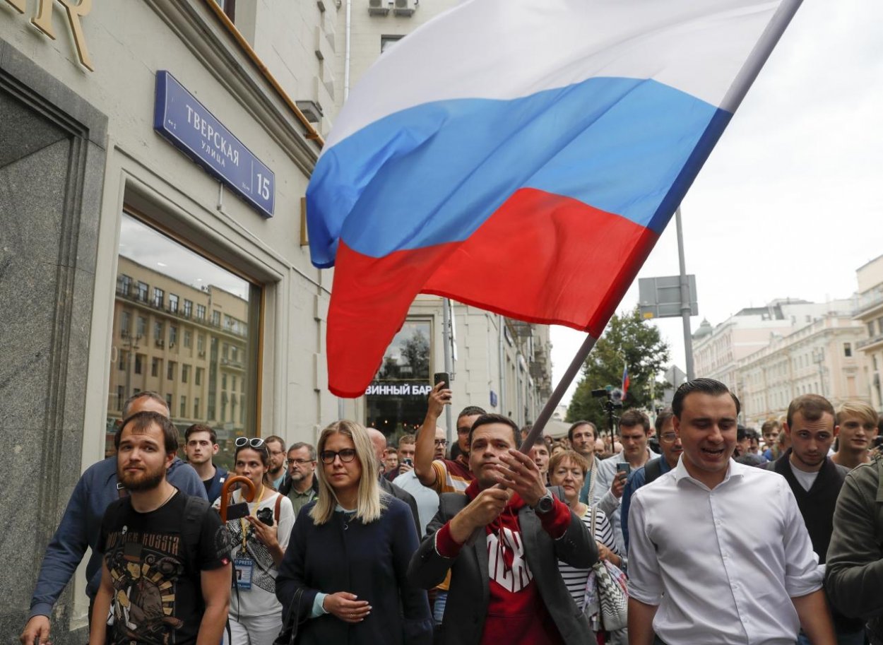 V Rusku sa konajú voľby, mnohým opozičným politikom bolo zabránené zúčastniť sa