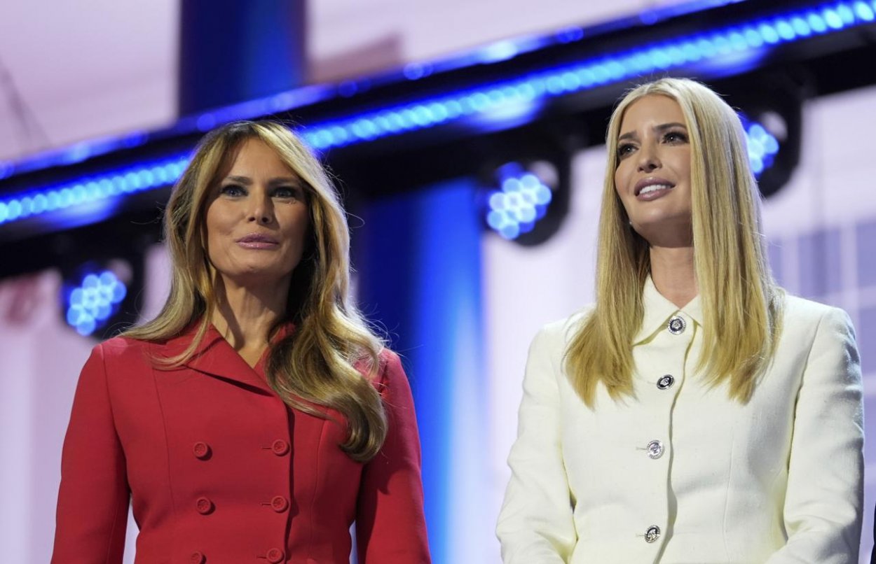 Končí éra plastickej chirurgie Maga? 