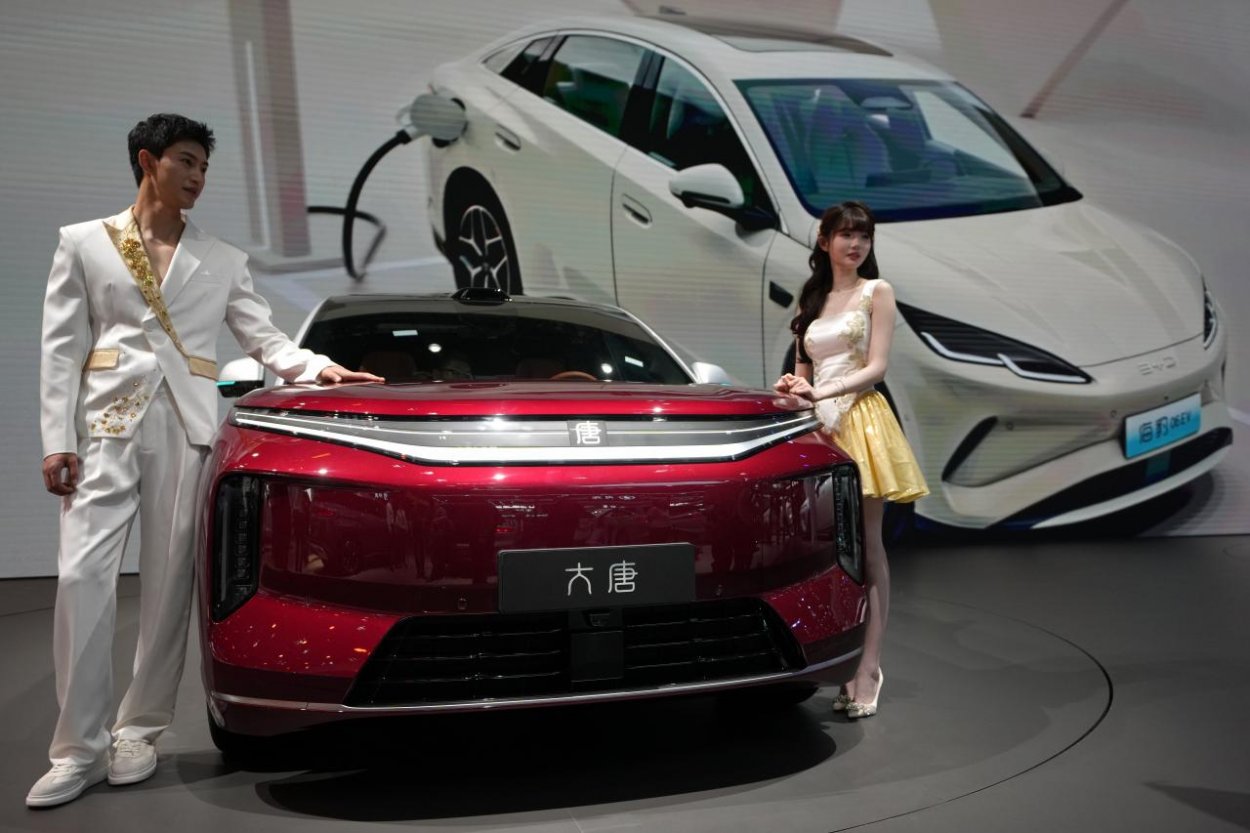 EÚ obmedzí dovoz čínskych hybridných áut na 350-tisíc ročne