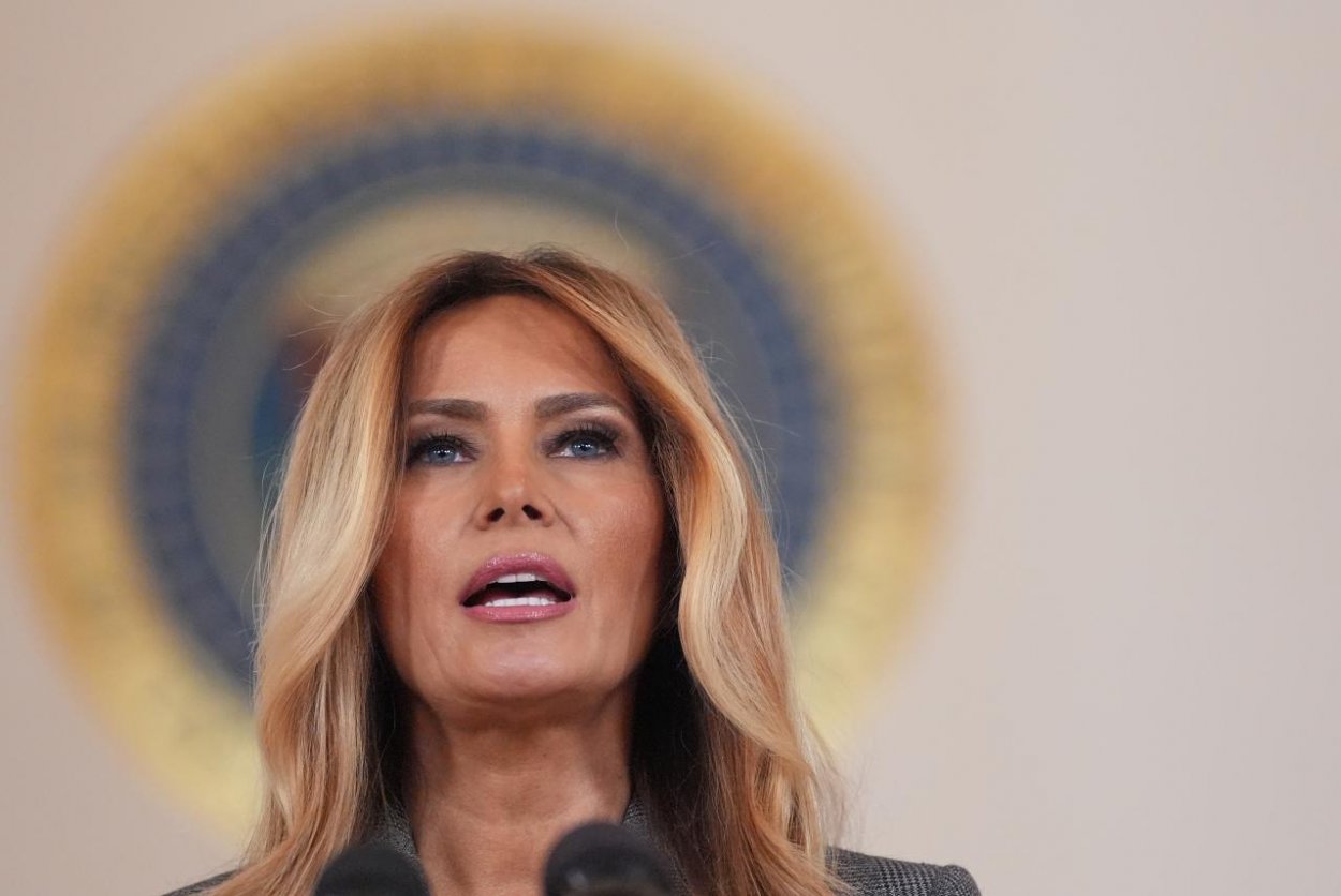 Melania Trumpová v nečakanom vyhlásení poprela, že by niekedy mala väzby na Epsteina