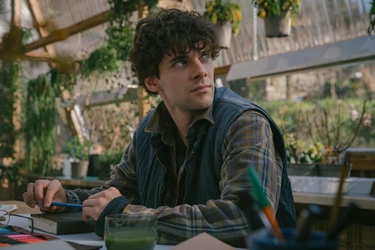 Aké je to objavovať city v dospelosti? Seriál Záhradník skúma, či sú emócie príťažou alebo požehnaním