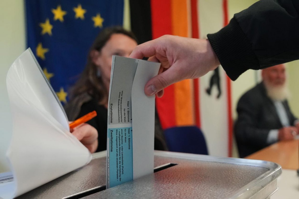 V nemeckých krajinských voľbách v Berlíne podľa exit pollov zvíťazila Ľavica