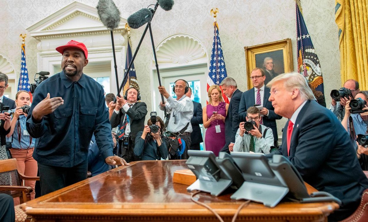 Vakcíny považuje za diabolský vynález, v živote nevolil a tím v Bielom dome chce ako z Wakandy. Kanye for President?