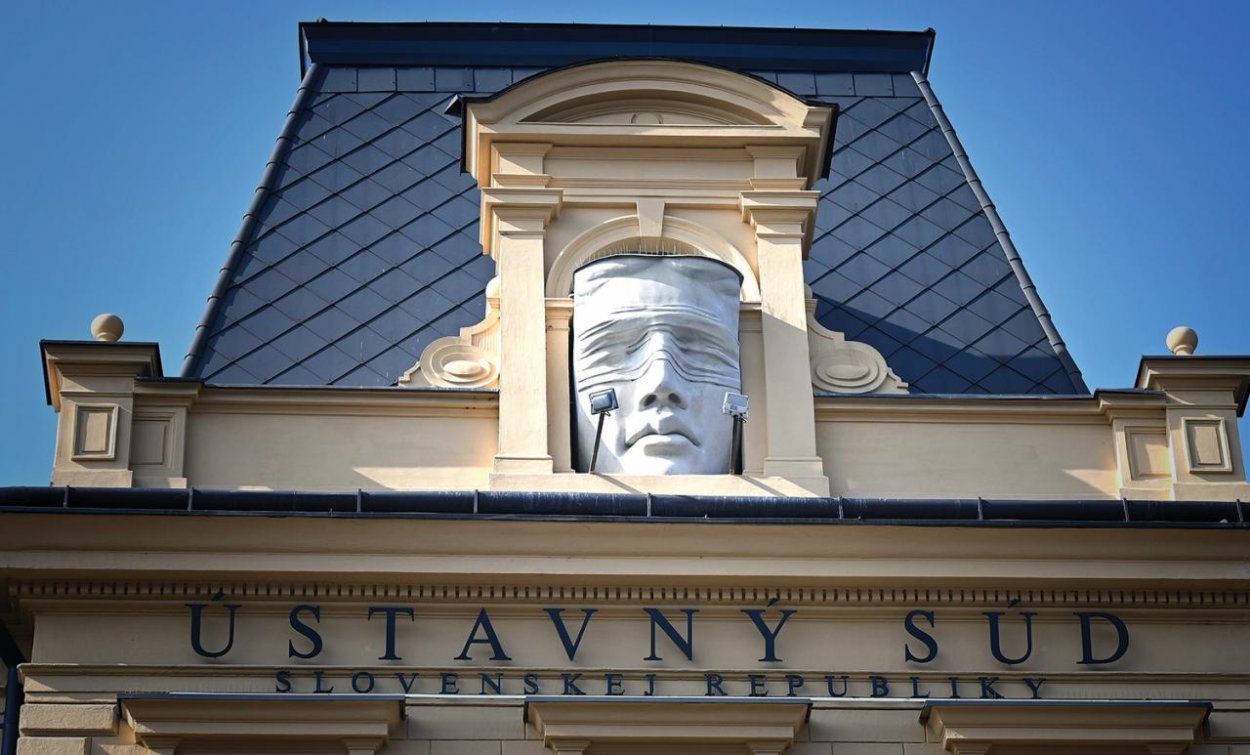 Nechráňme vlastných ľudí. Chráňme inštitúcie