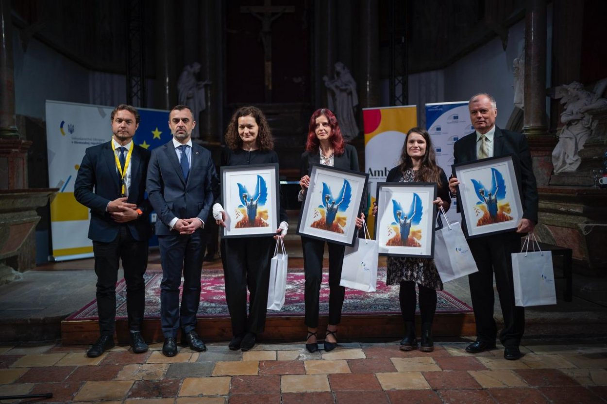 Počas podujatia k trom rokom vojny na Ukrajine boli ocenené humanitárne osobnosti