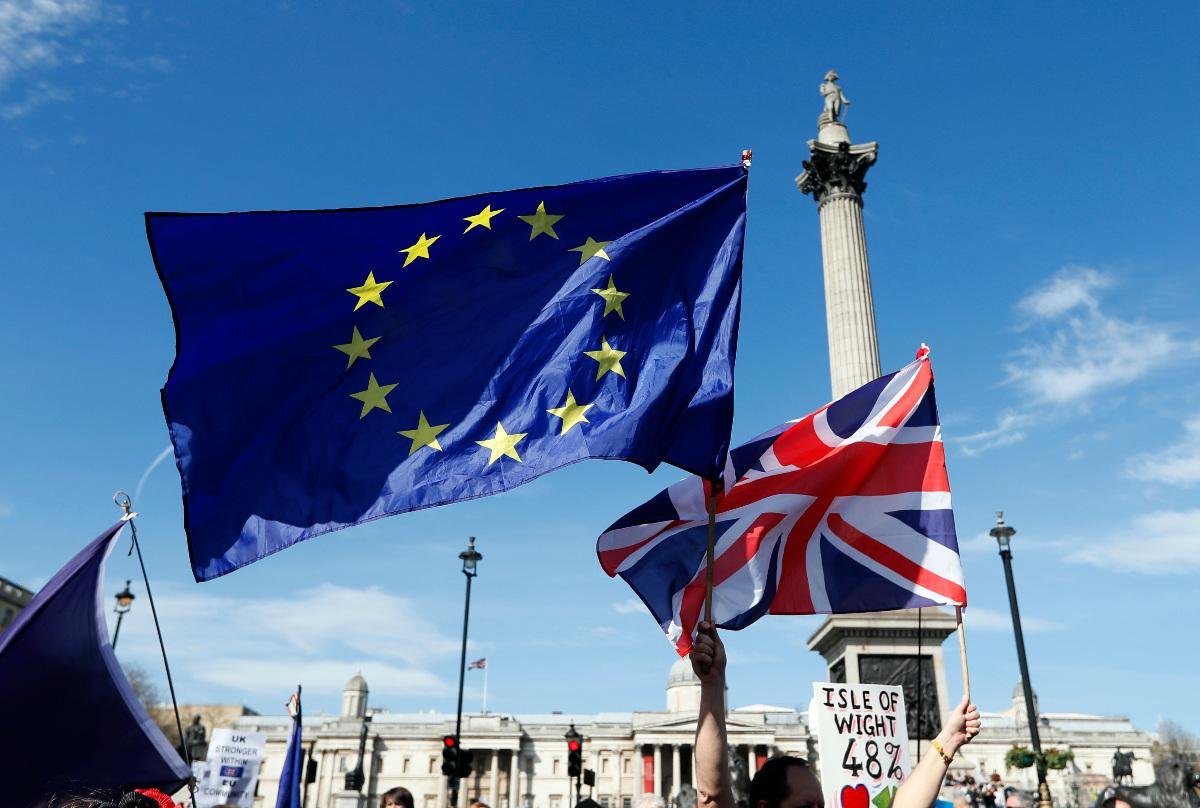 Starší Briti chcú v brexite pokračovať bez ohľadu na svoje rodiny