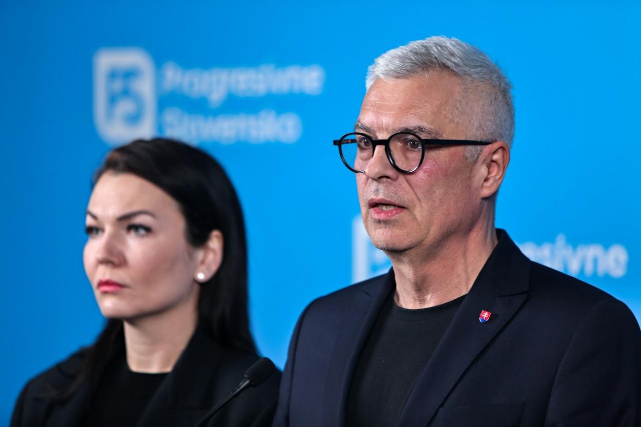 Mládežníci Hlasu podali trestné oznámenie na Korčoka, nepáči sa im jeho financovanie a fungovanie firmy jeho manželky