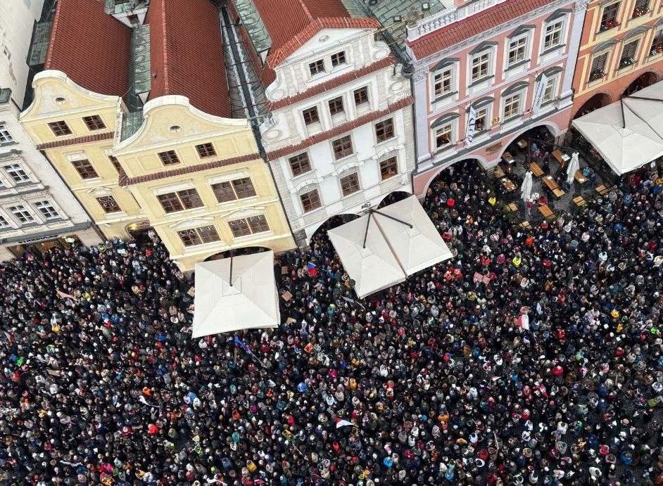 Ľudia v Prahe protestovali proti plánu Babišovej vlády previesť financovanie verejnoprávnych médií na štát